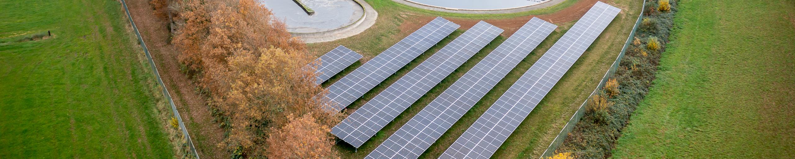 Luchtfoto zonnepanelen rioolwaterzuivering Dalfsen