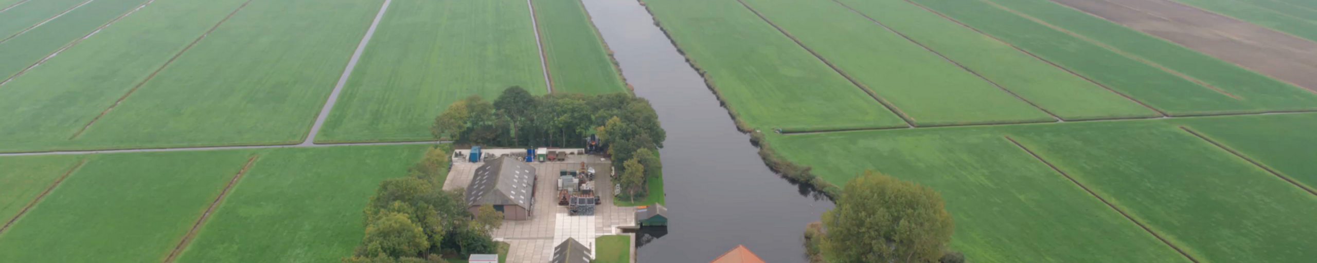 Luchtfoto Ettenlandsch Kanaal met Gemaal A.F. Stroïnk op de voorgrond
