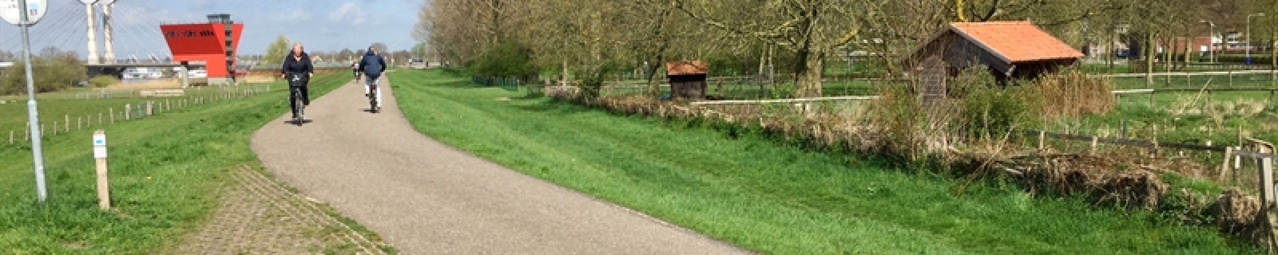 Holterbroekerdijk met fietsen
